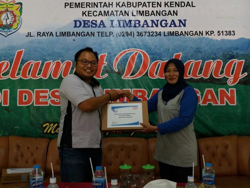 Distributing 20 laptops to Public Schools in Central Java — Tri Sinar Purnama news
